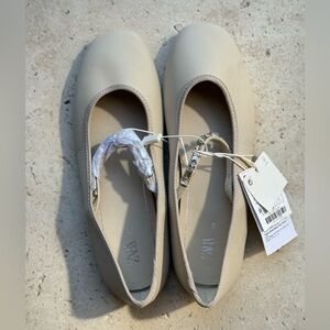 Zara Girls Beige Flats w/Sparkly Rhinestone Strap, Size 33